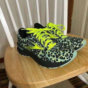 Brooks size 10 neon cheetah